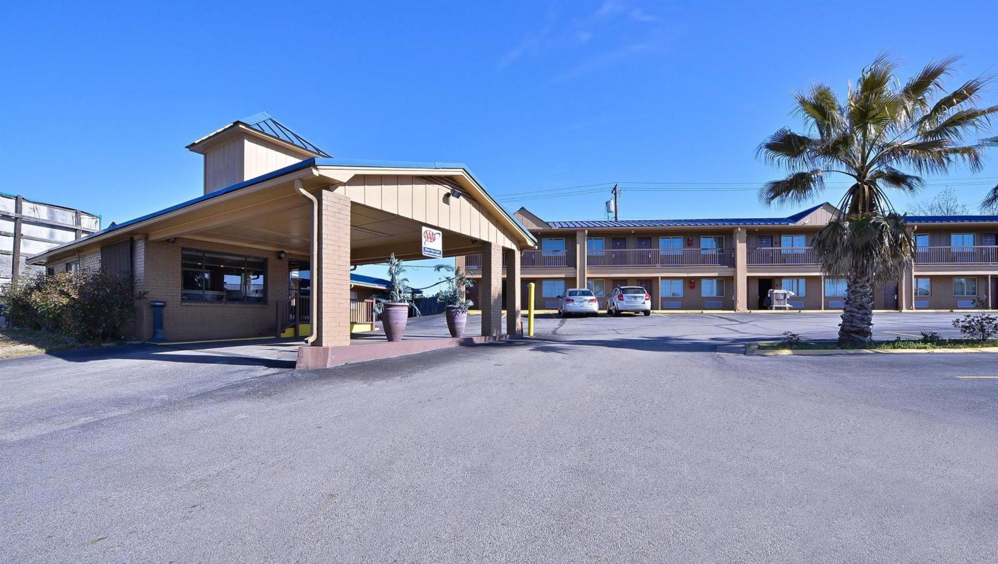 Xecutive Inn And Suites Center Exterior foto